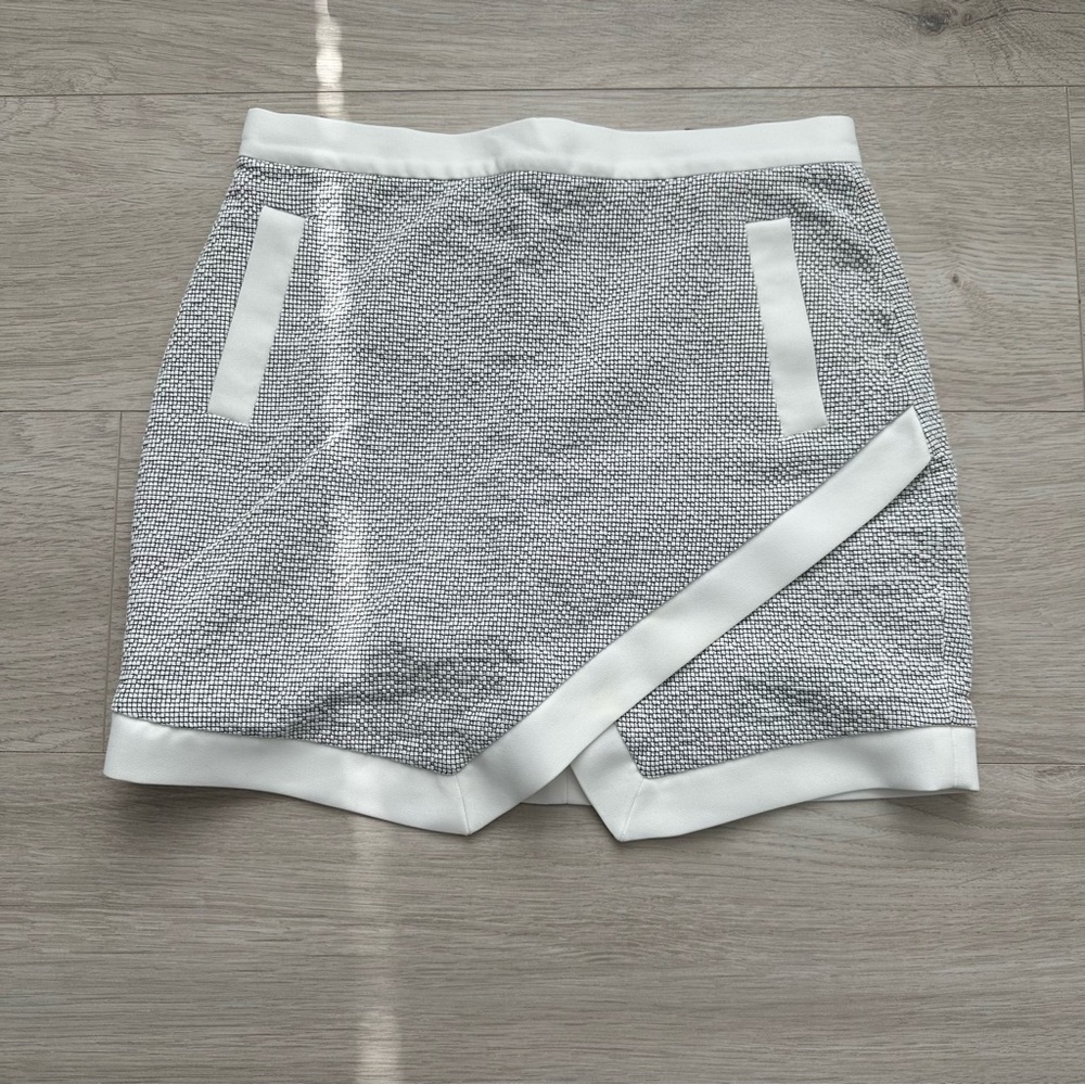 BANANA REPUBLIC | Asymmetric textured skirt